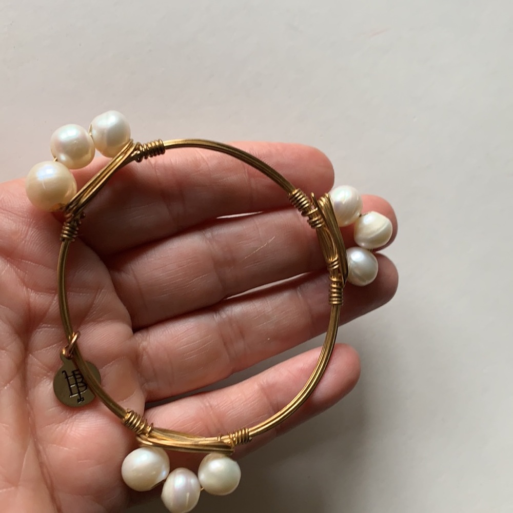 Bourbon and Bowties Pearl bangle - Picture 2 of 9